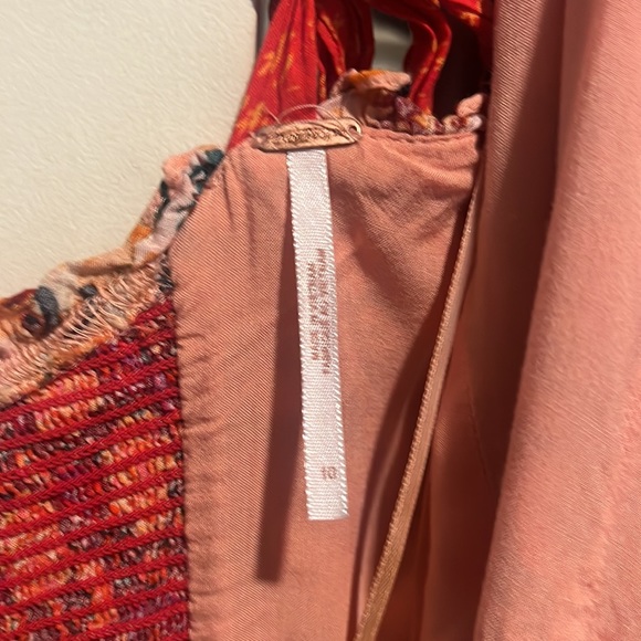 This gorgeous dress no longer fits me. - Picture 2 of 4